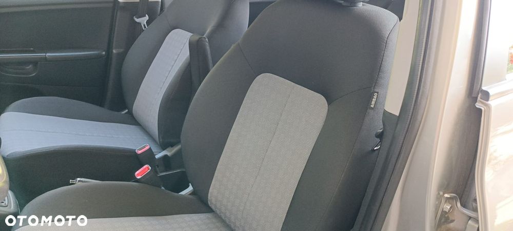 Kia Venga - 15