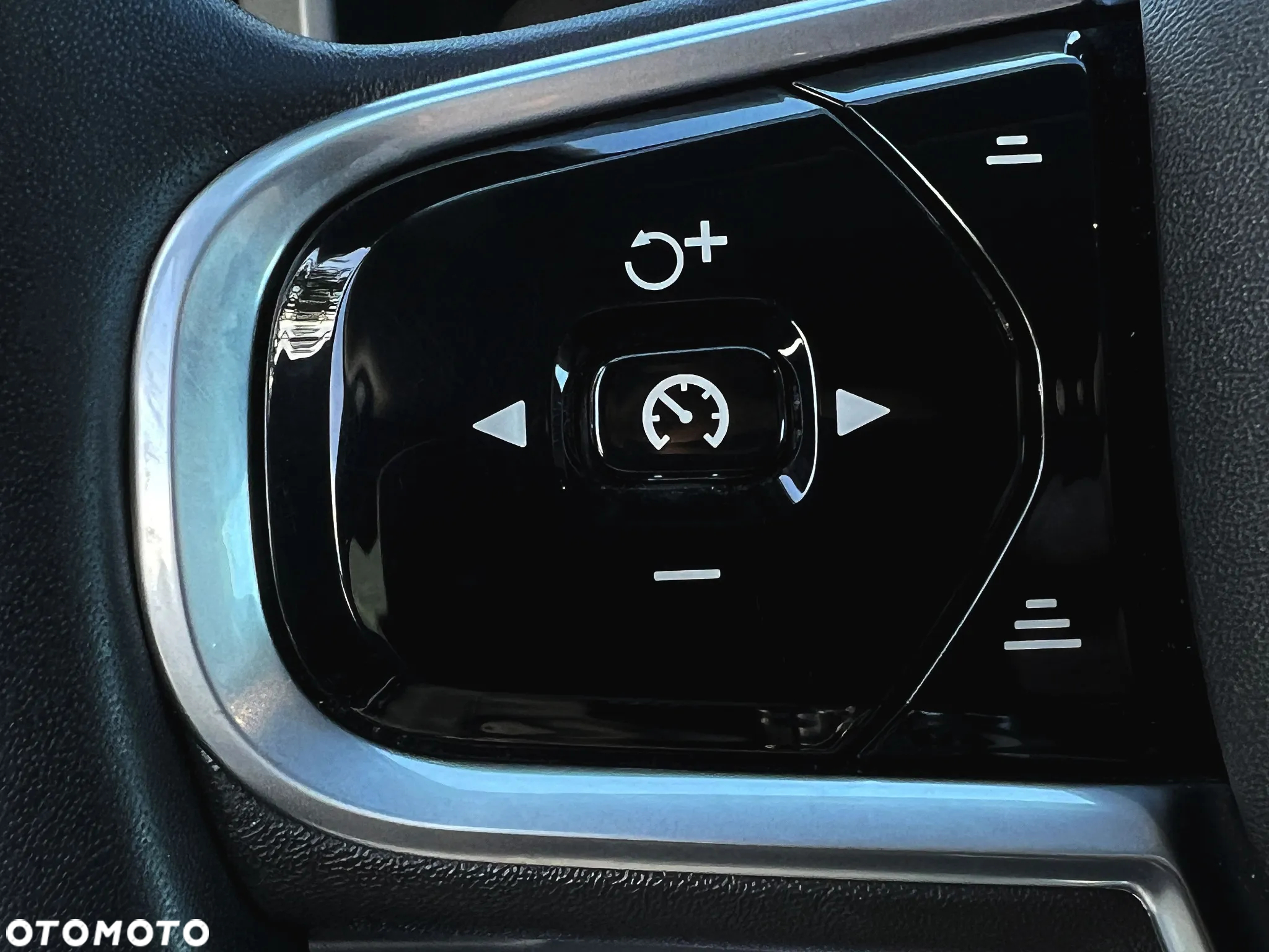 Volvo V90 D4 Momentum Pro - 22