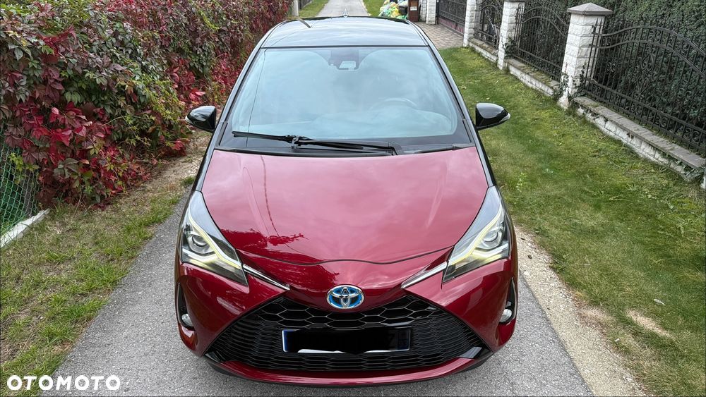 Toyota Yaris Hybrid 100 Selection - 12