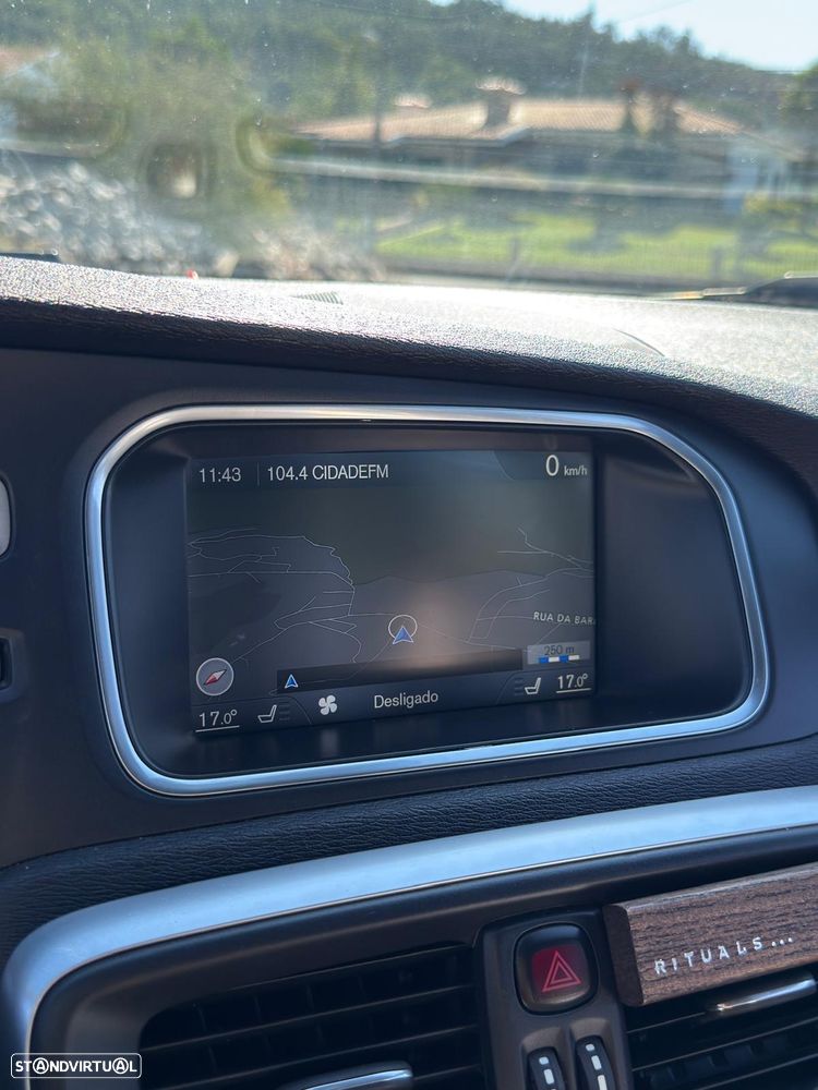 Volvo V40 D2 R Design - 9