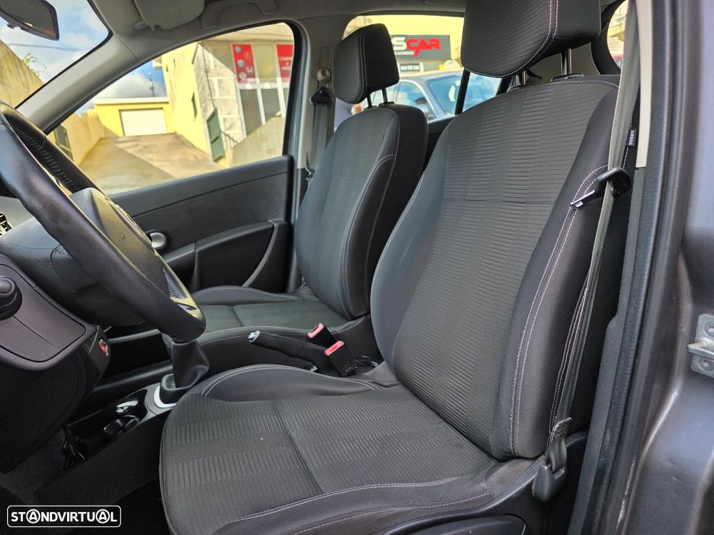 Renault Clio 1.5 dCi Dynamique S - 12