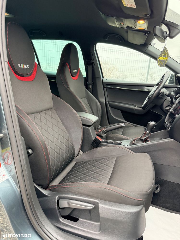 Skoda Octavia 2.0 TDI DSG RS - 9