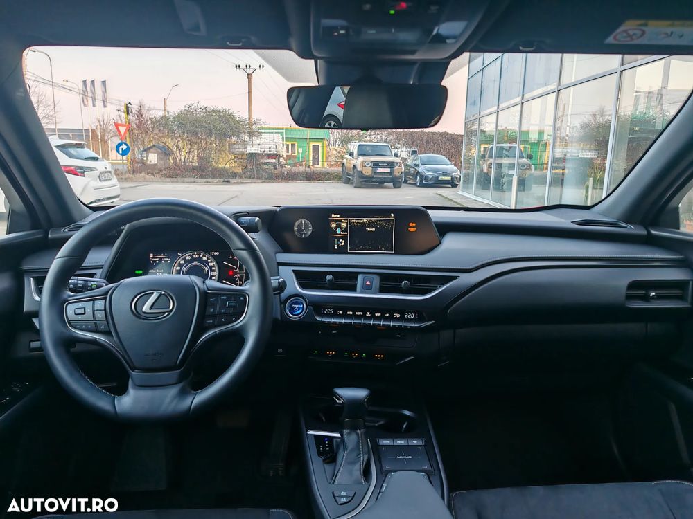 Lexus UX 250h FWD Executive - 15