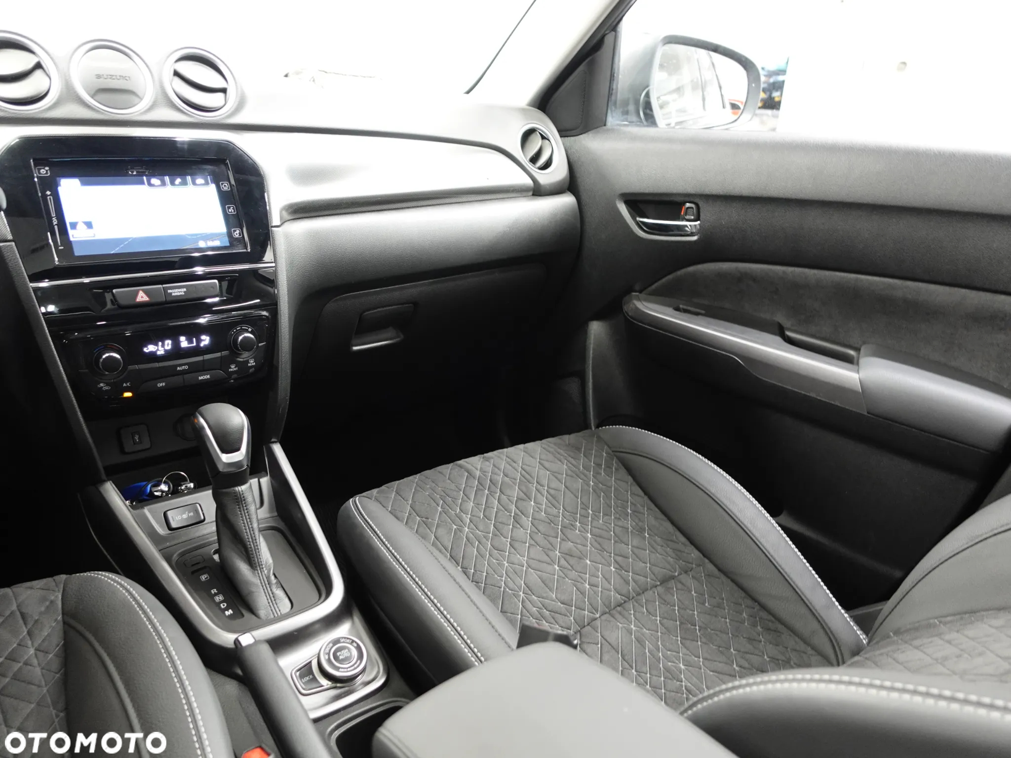 Suzuki Vitara 1.5 DualJet Hybrid Premium Plus 4WD AGS - 37