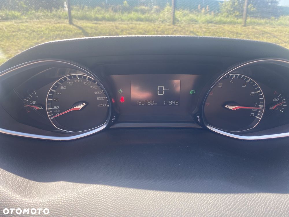 Peugeot 308 SW 1.2 PureTech Allure S&S - 21