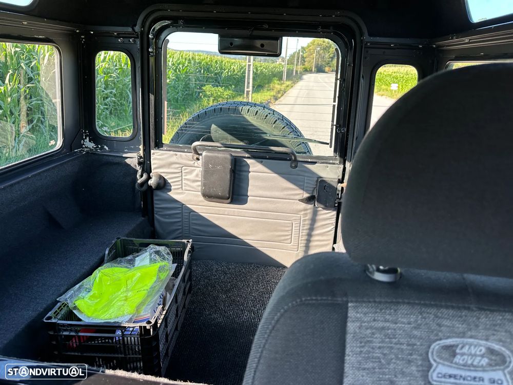 Land Rover Defender 90 SW 2.4 CRD S - 13