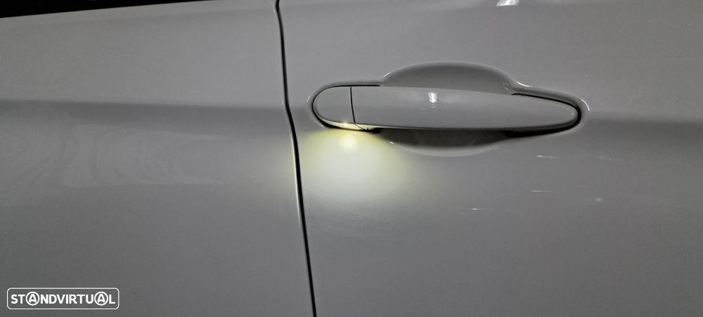 BMW 320 d Sport Line - 11