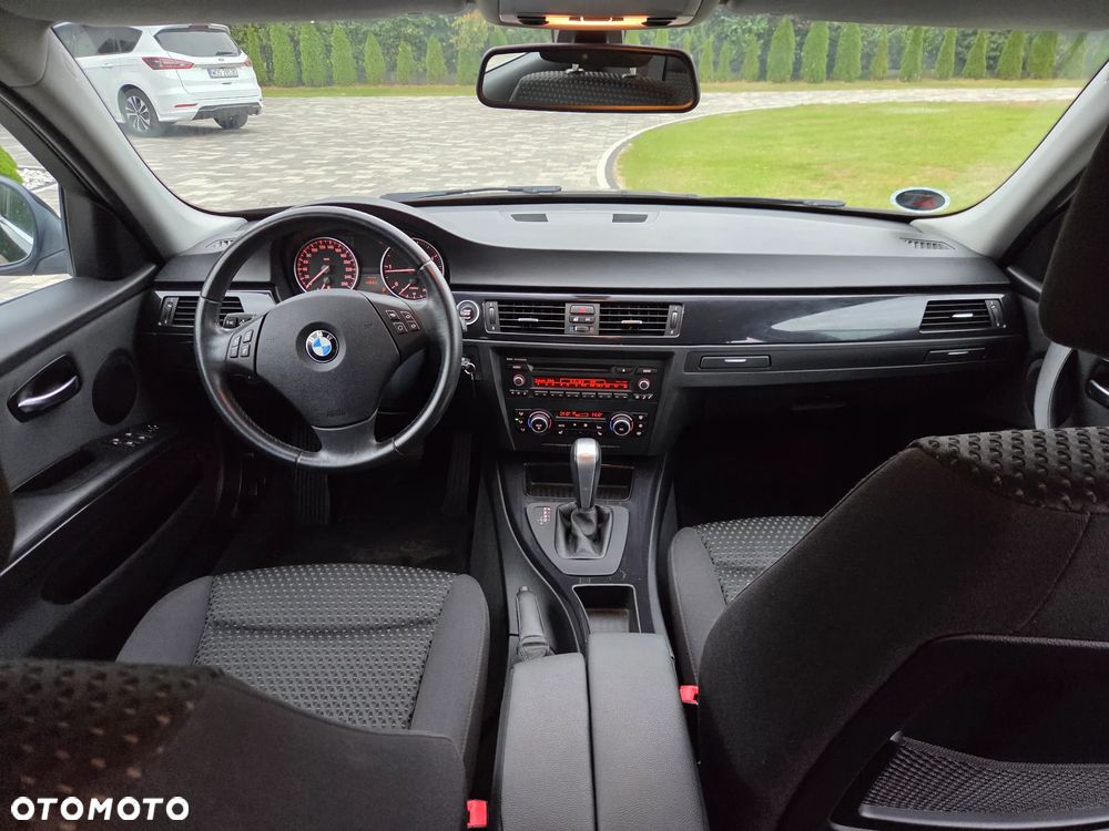 BMW Seria 3 318d DPF Edition Exclusive - 23