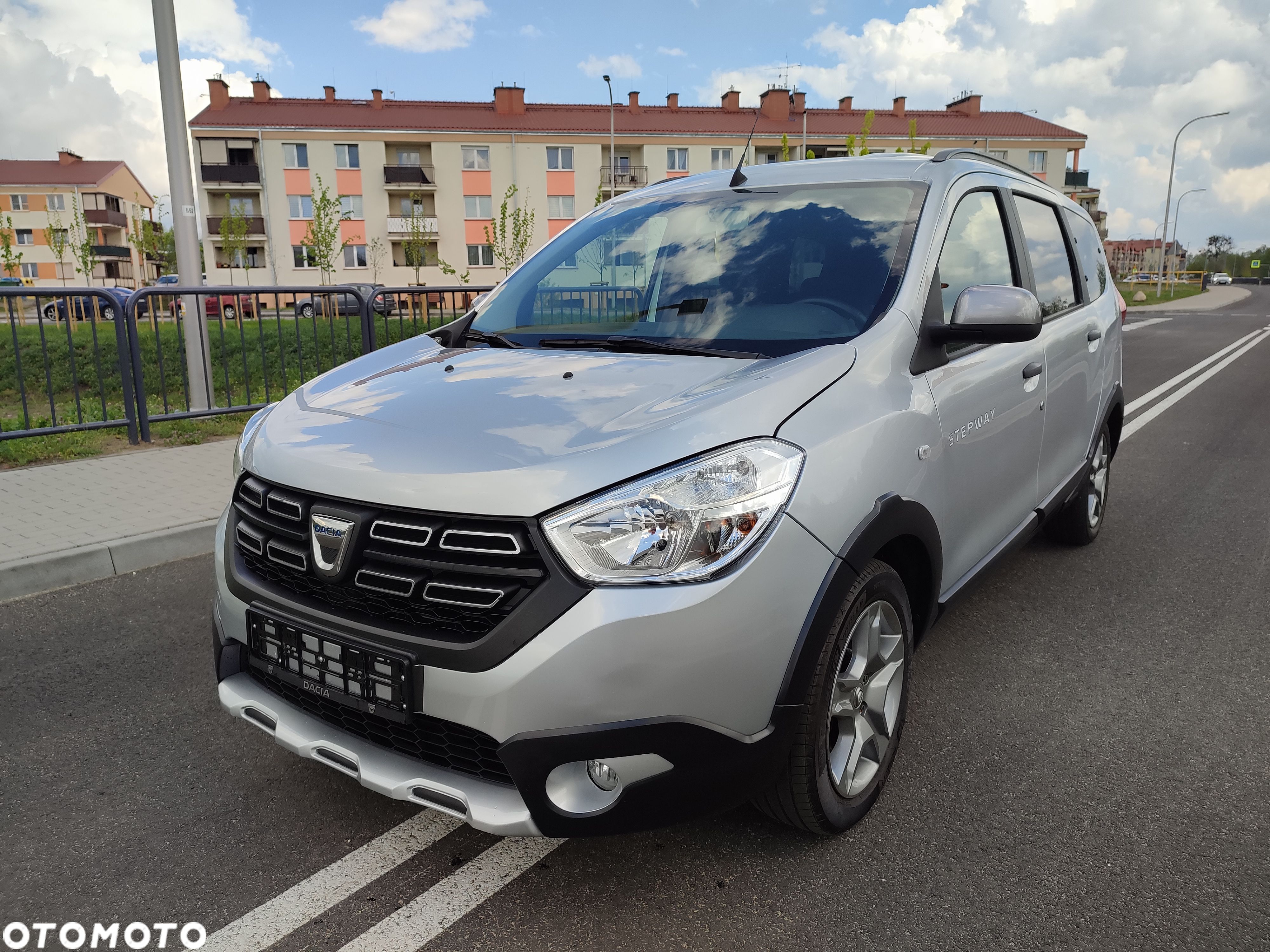 Dacia Lodgy TCe 130 GPF (7-Sitzer) Stepway - 1