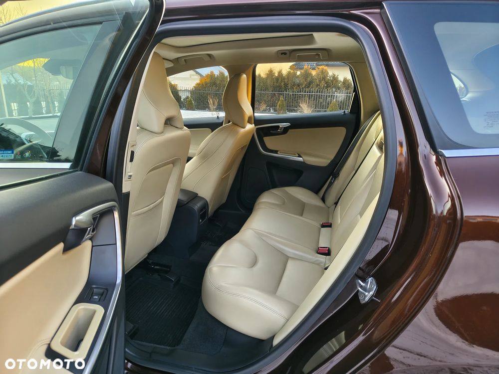 Volvo XC 60 D4 AWD Summum - 11