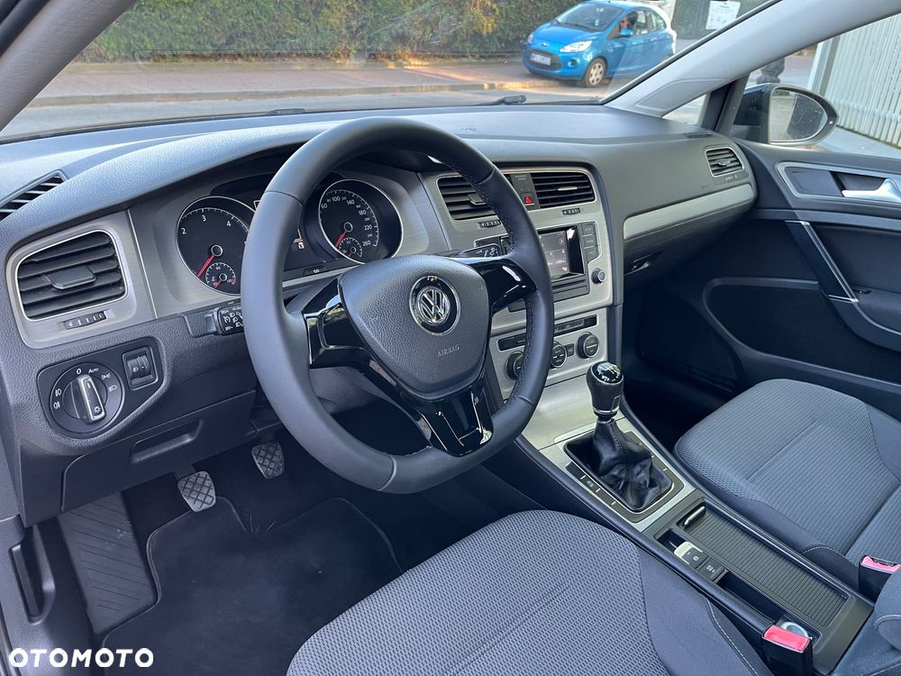 Volkswagen Golf 1.6 TDI DPF BlueMotion - 16