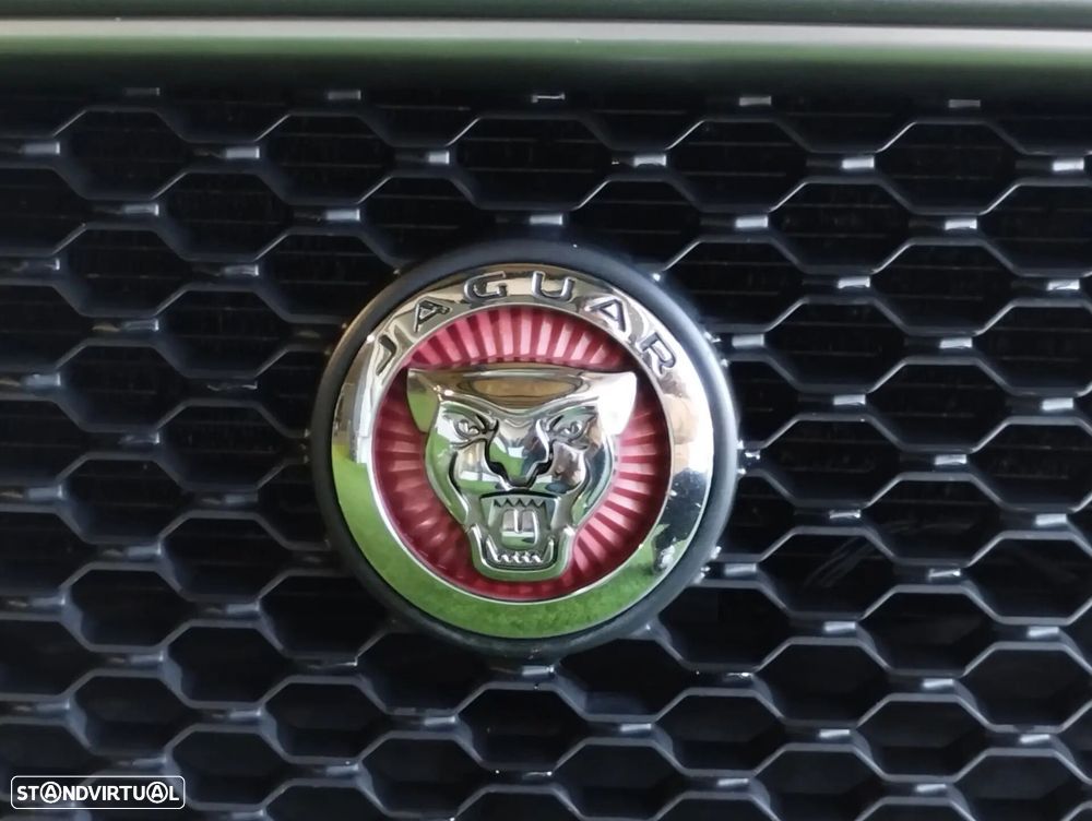 Jaguar XE 2.0 D R-Dynamic SE - 26