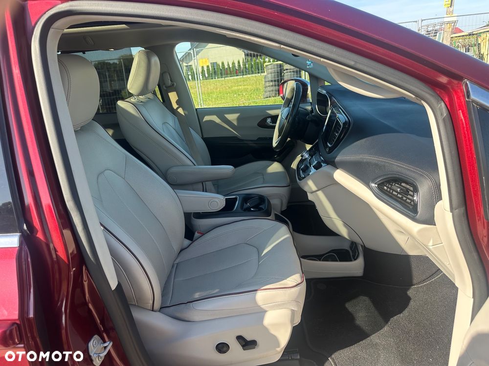 Chrysler Pacifica - 4