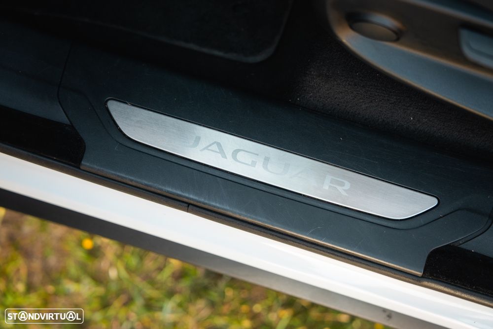 Jaguar F-Pace 2.0 i4D Pure - 16