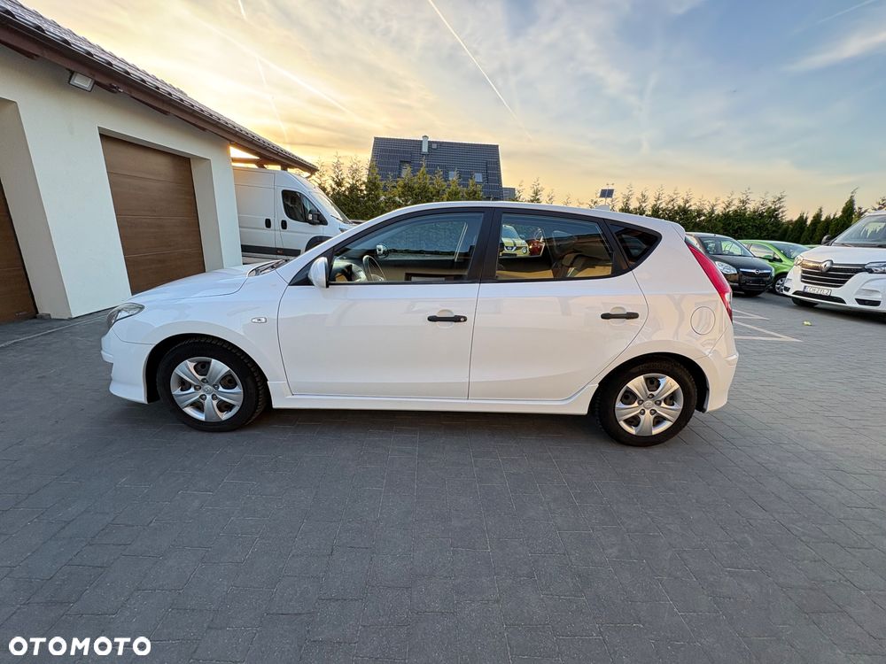 Hyundai i30 blue 1.4 Style - 5