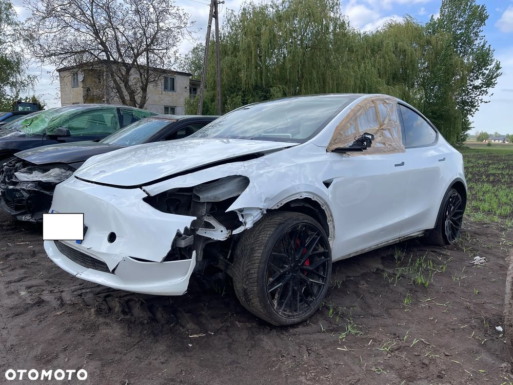 Tesla Model Y Long Range Dual Motor AWD - 3