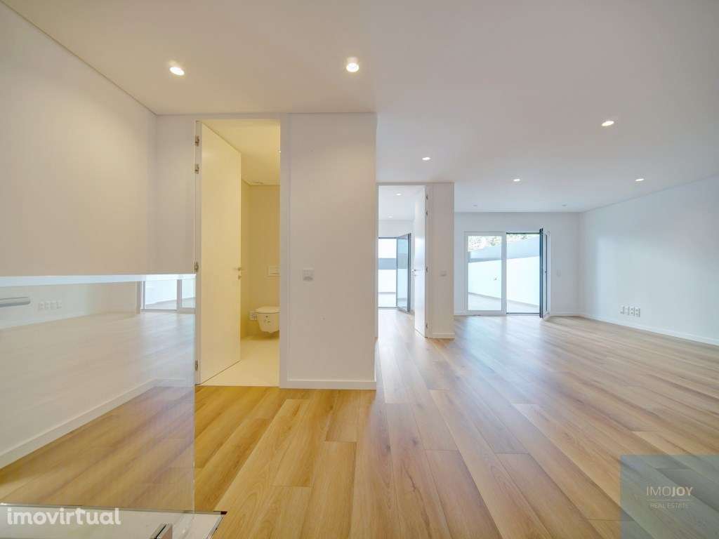 Moradia T4 + 1 com Jardim e Piscina em São Pedro do Estoril - Grande imagem: 2/38