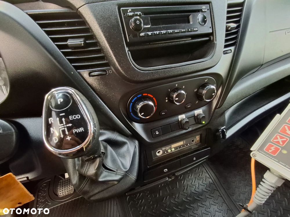 Iveco Daily 35-130 LIFT Doka Brygadówka Automat Hi Matic Plandeka Służba Drogowa Służba Autostradowa Hak Webasto Światła Ostrzegawcze Drogowy - 19