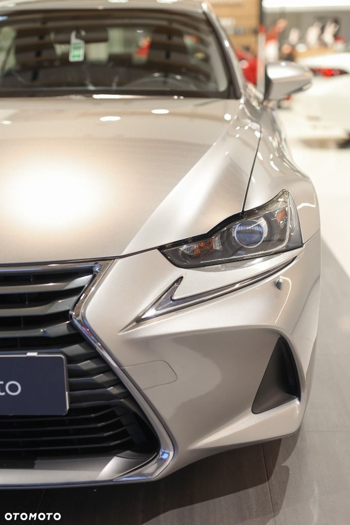 Lexus IS - 10