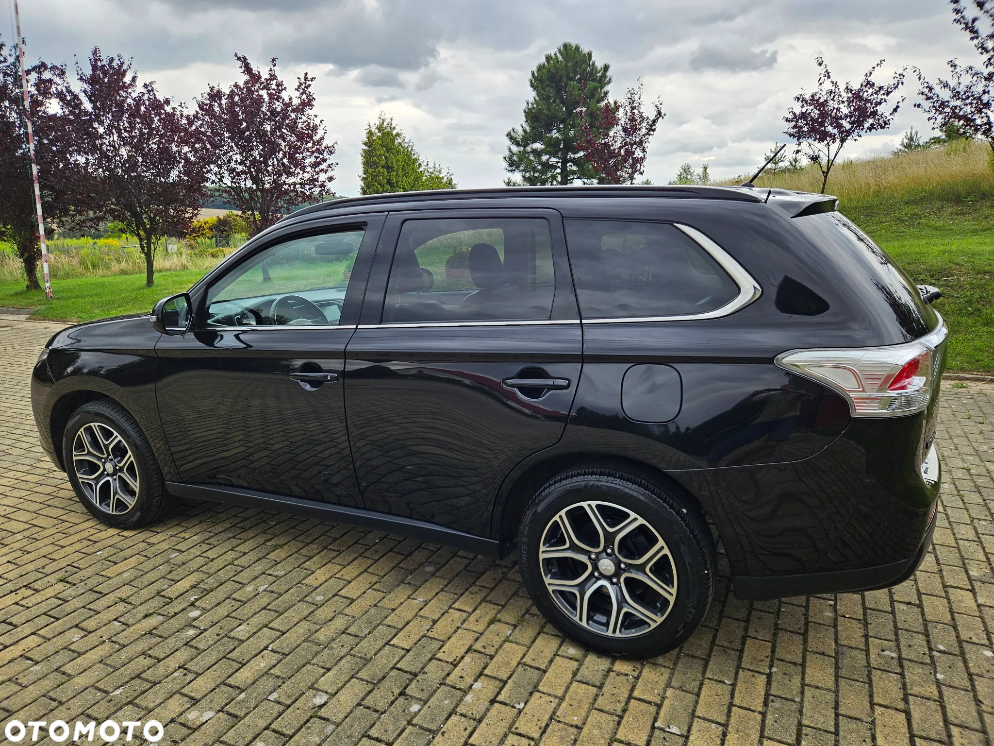 Mitsubishi Outlander 2.2 DID Intense + - 11