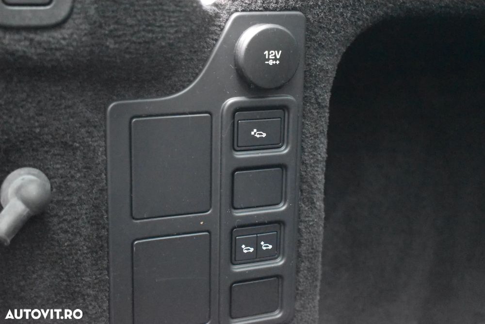 Land Rover Discovery 2.0 L SD4 HSE Luxury - 32