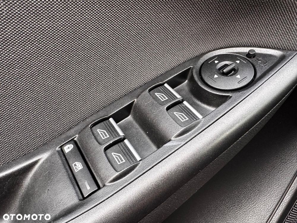 Ford Focus 1.0 EcoBoost Gold X (Edition) - 38