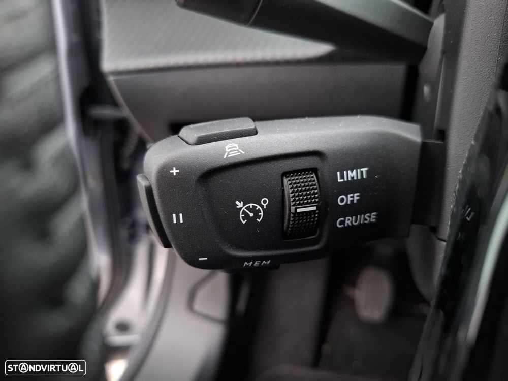 Peugeot 2008 1.2 Hybrid Allure e-DCS6 - 25