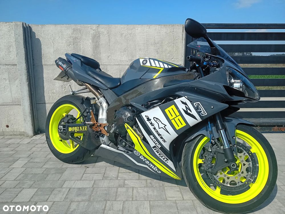 Yamaha R1 - 2