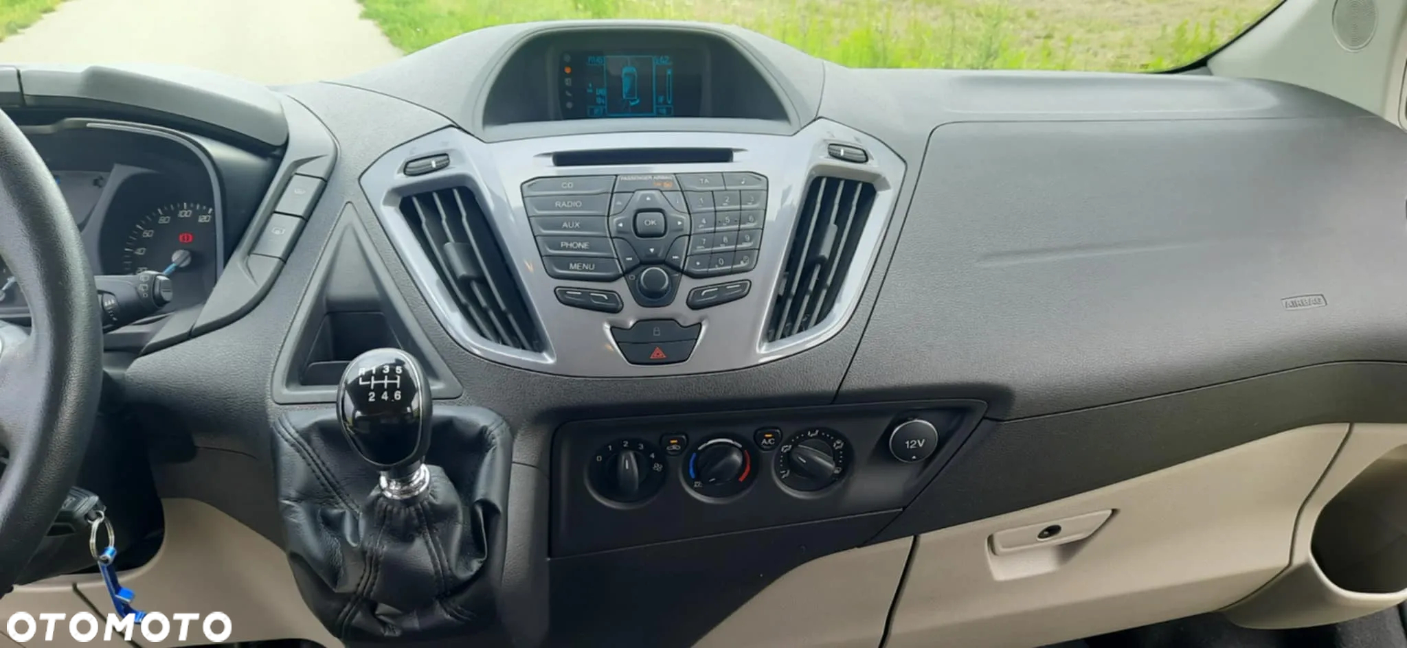Ford Tourneo Custom - 13