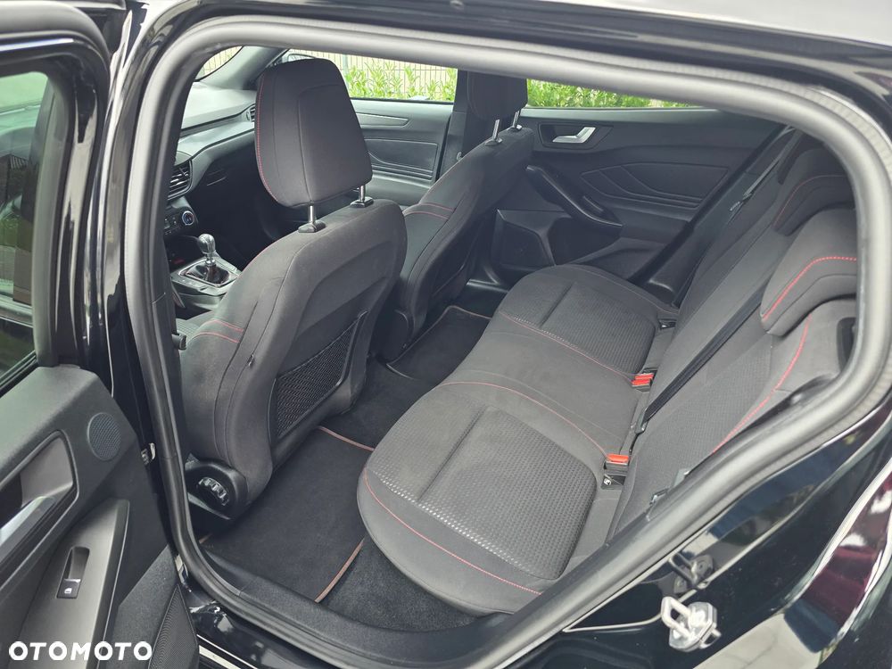 Ford Focus 1.5 EcoBoost ST-Line Business - 11