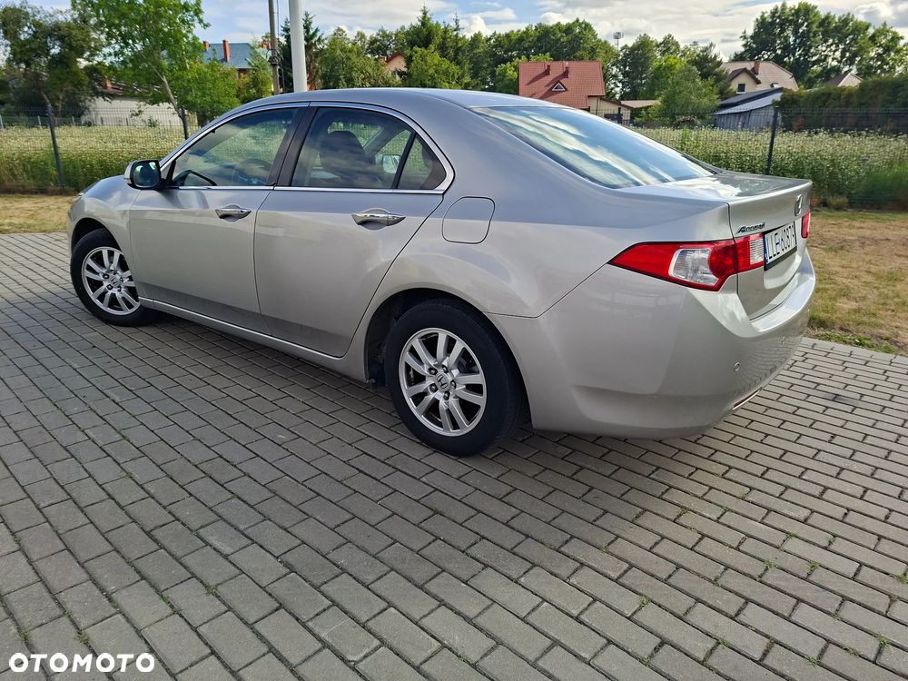 Honda Accord 2.0 Executive - 11