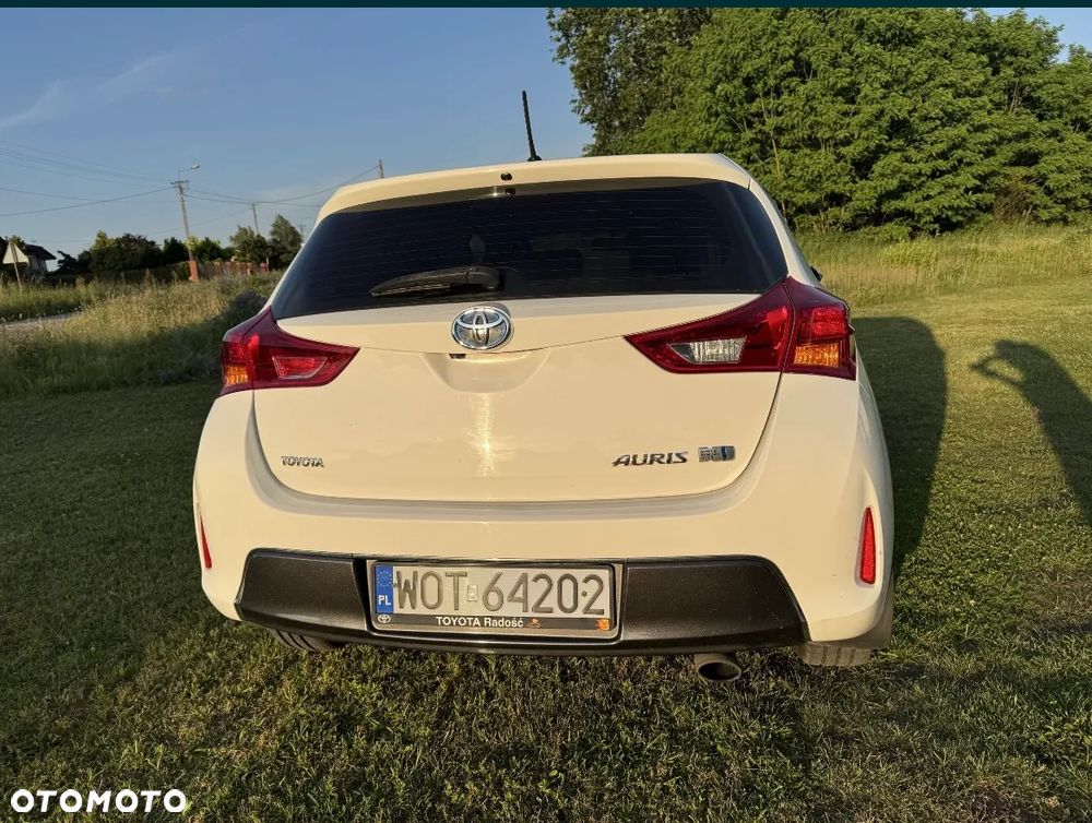 Toyota Auris ver-1-8-hsd-luna - 6