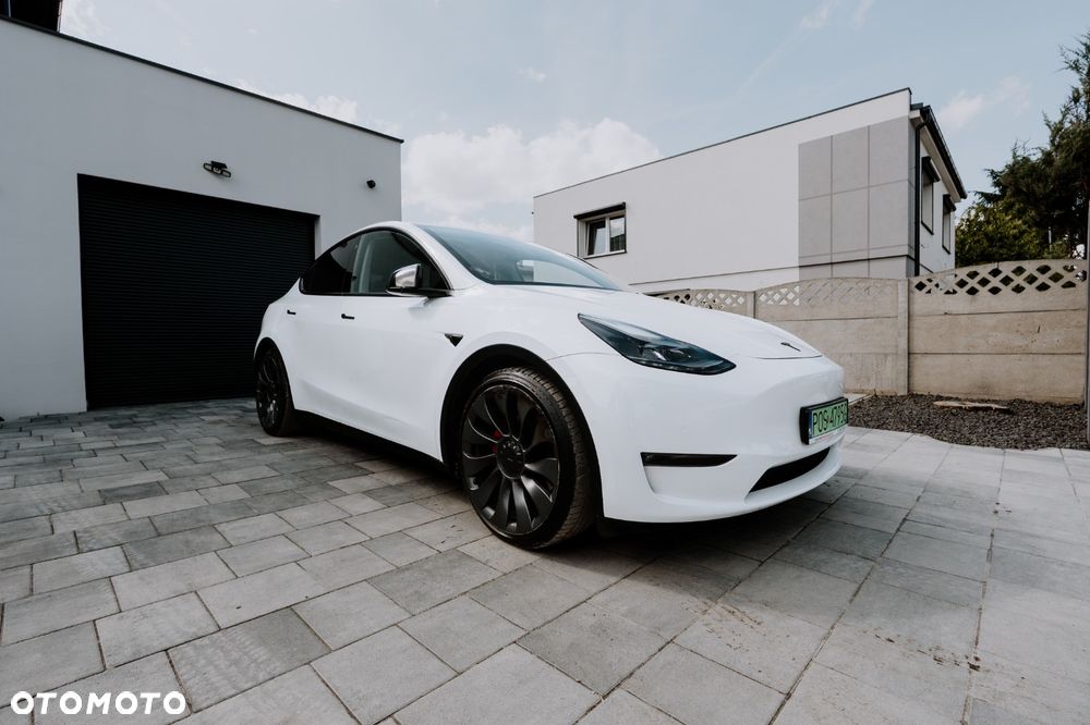 Tesla Model Y Performance AWD - 1