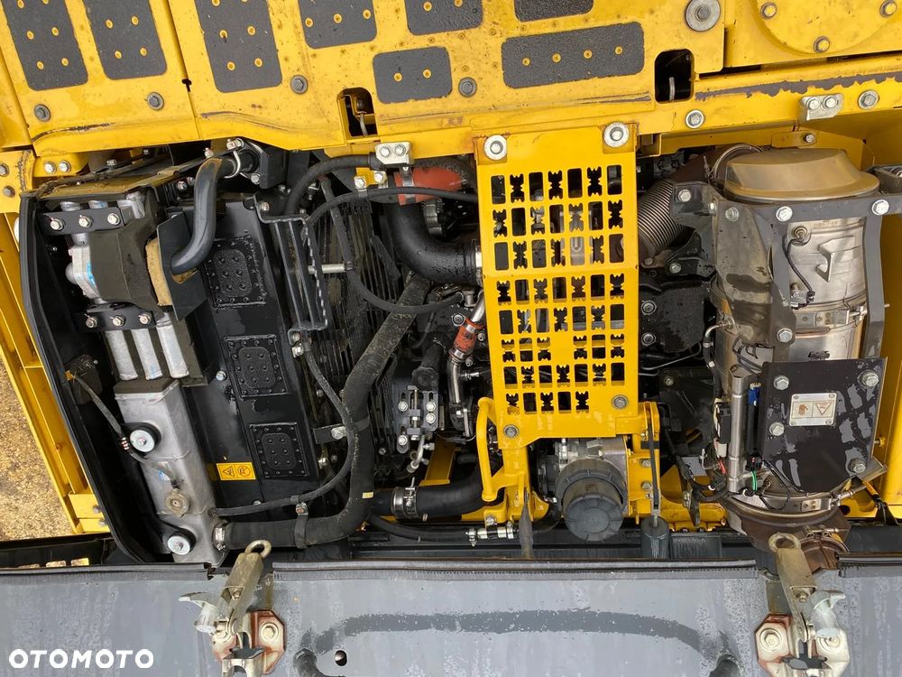 Komatsu PC240LC-10 - 25