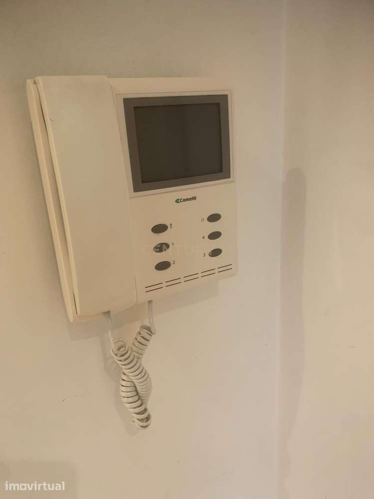 Simpático apartamento T-2 no centro da Urbanização Colinas do Cruzeiro - Grande imagem: 5/37