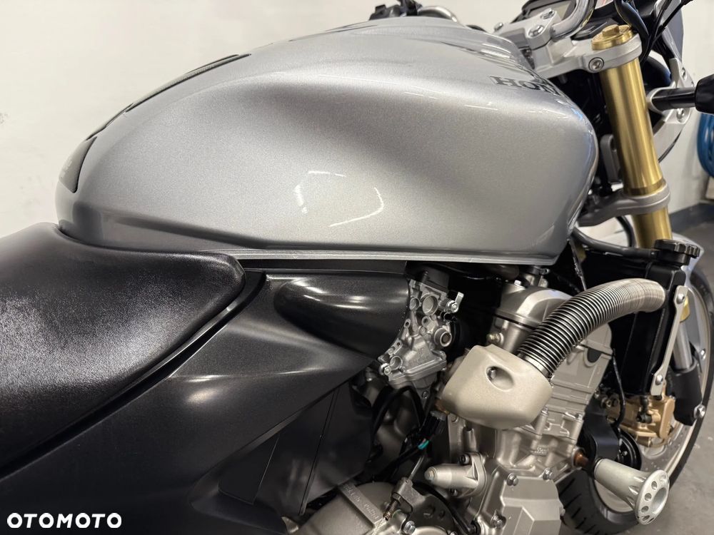 Honda Hornet - 32