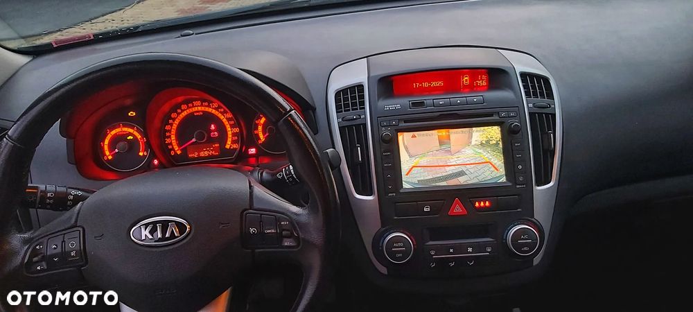 Kia Ceed - 11