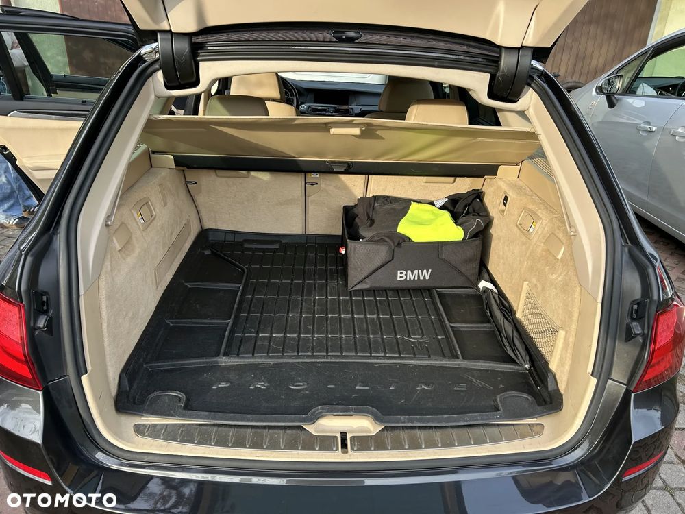 BMW Seria 5 525d - 12