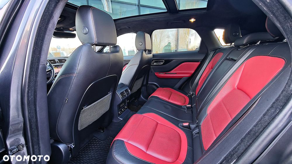 Jaguar F-Pace 2.0 i4P AWD R-Sport - 26