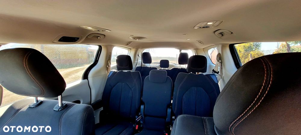 Chrysler Pacifica - 7
