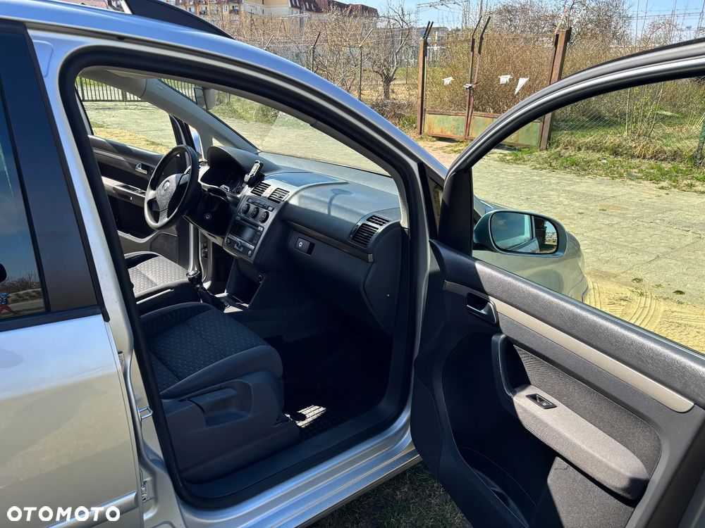 Volkswagen Touran 2.0 TDI DPF Highline - 8