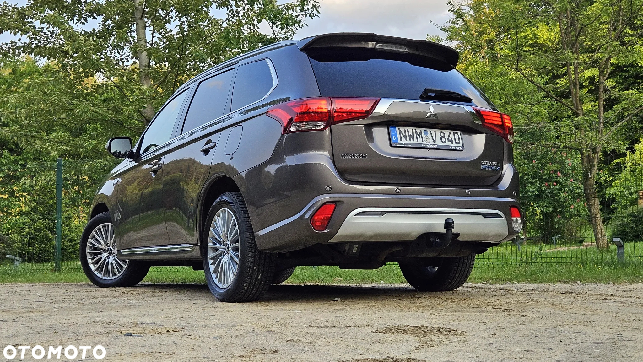 Mitsubishi Outlander PHEV Intense + - 9