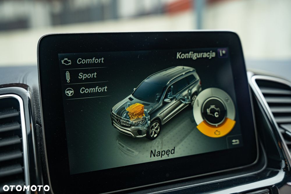 Mercedes-Benz GLS - 22