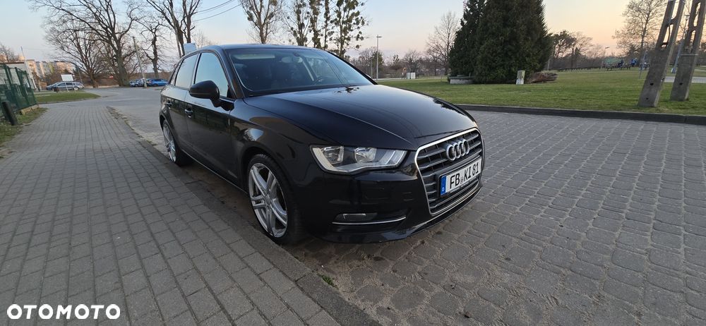 Audi A3 Sportback 2.0 TDI (clean diesel) S tronic Ambiente - 2
