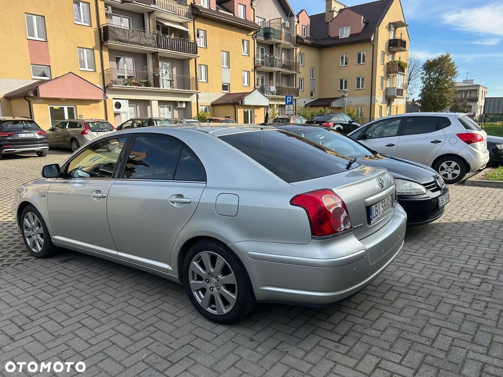 Toyota Avensis 2.2 D-4D Prestige - 4