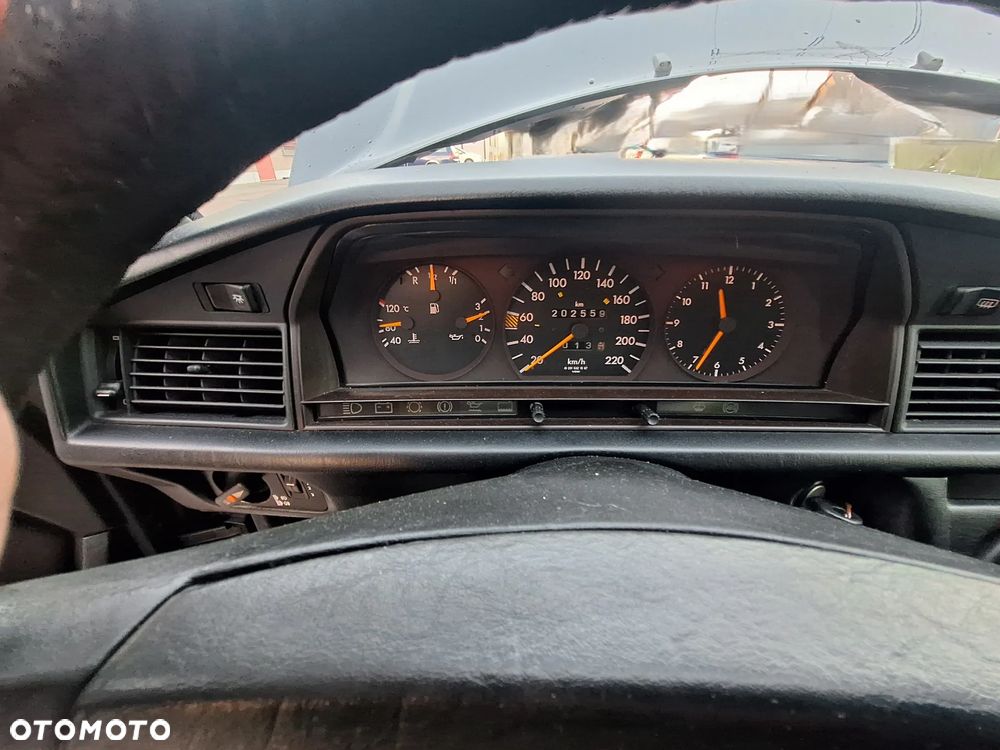 Mercedes-Benz W201 (190) - 16