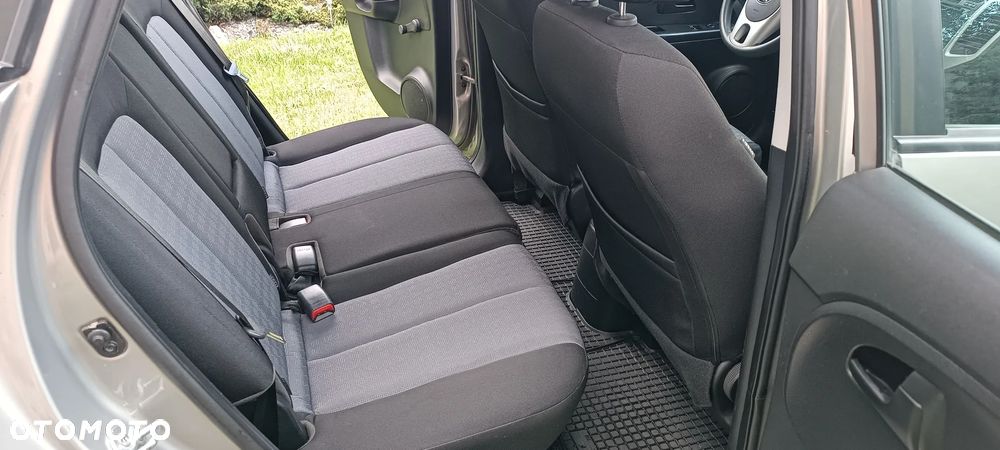 Kia Venga - 14
