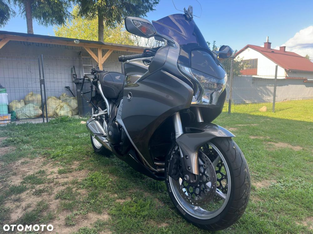 Honda VFR - 16