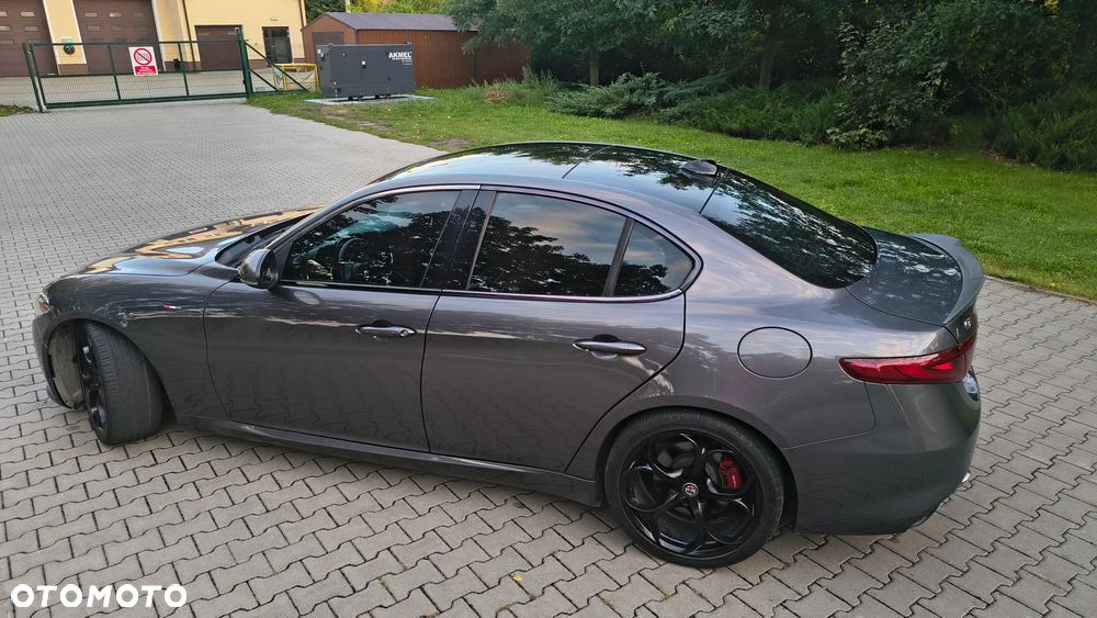 Alfa Romeo Giulia 2.0 Turbo 16V AT8 Veloce Ti - 3