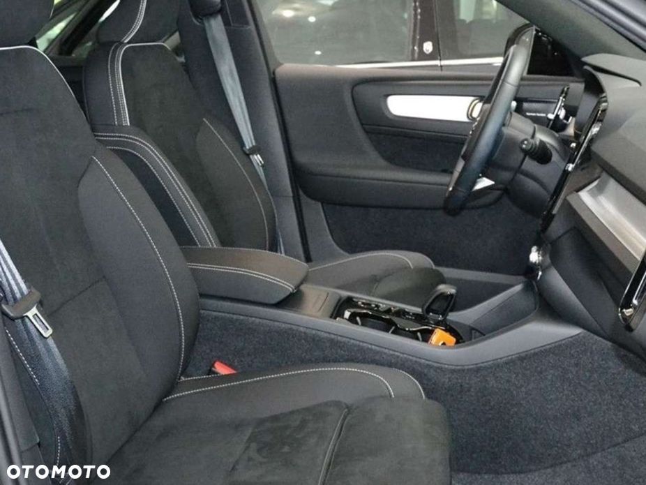 Volvo XC 40 B4 Ultra Black Edition - 13